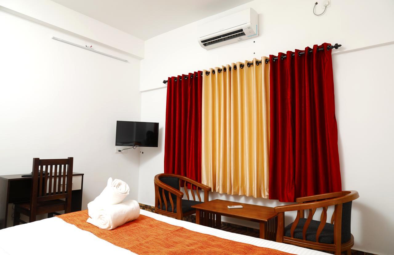 Puthens Clifton Inn Kottayam Bagian luar foto