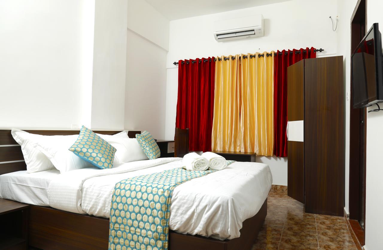 Puthens Clifton Inn Kottayam Bagian luar foto