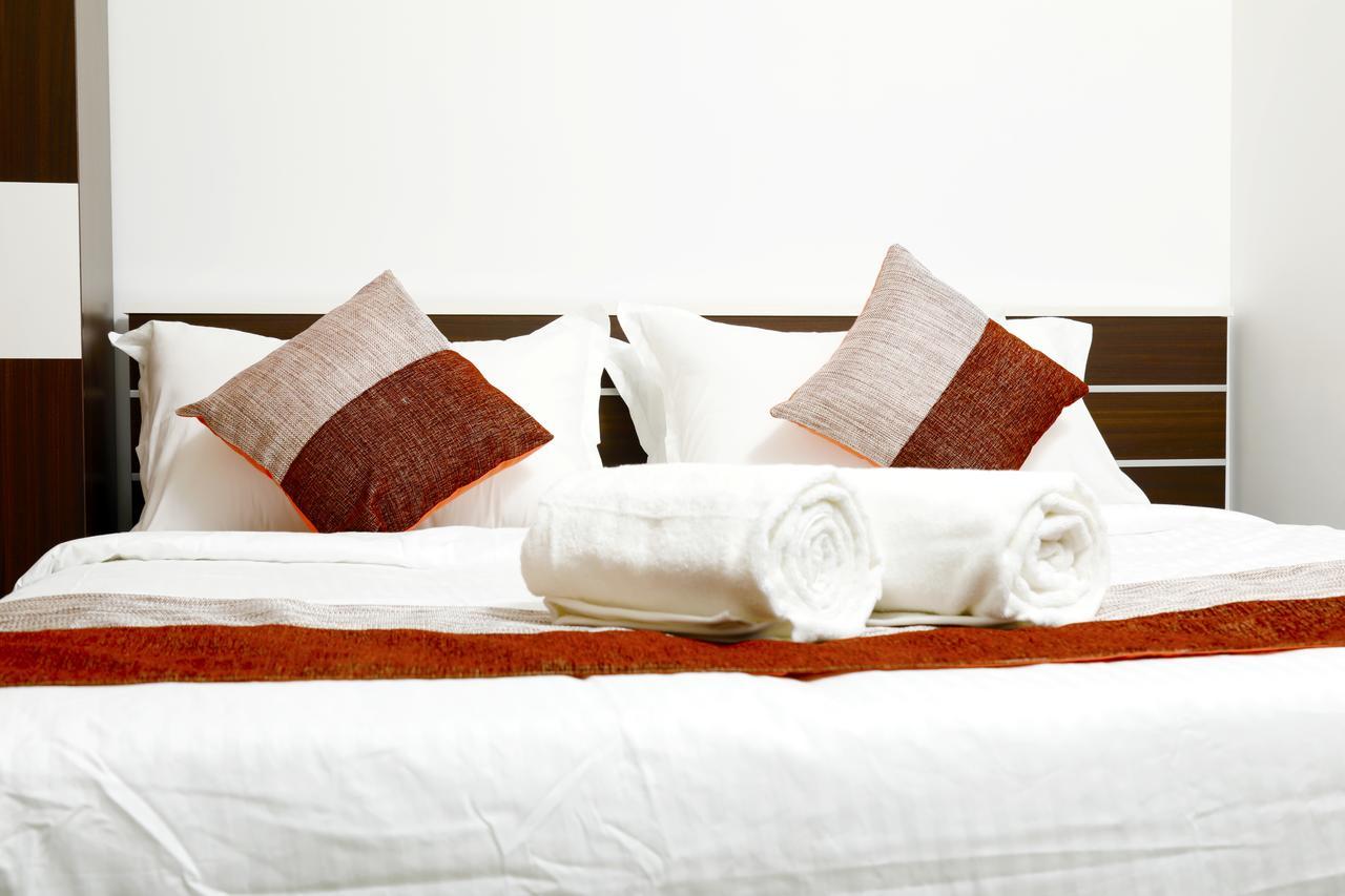 Puthens Clifton Inn Kottayam Bagian luar foto