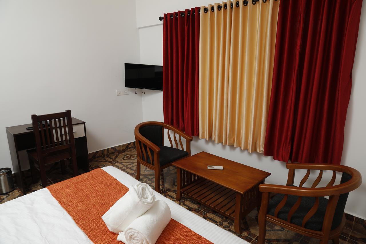 Puthens Clifton Inn Kottayam Bagian luar foto